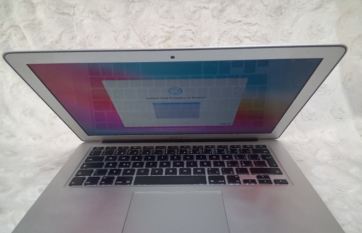 MacBook 13 2015 i5, 4gb Ram, SSD